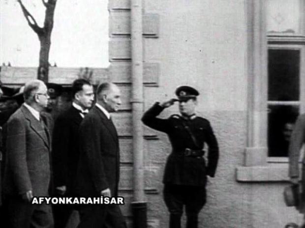 Ataturk5 zps540c39a7 "Asker ve Devlet Adamı Atatürk" Panelinden Atatürk Resimleri